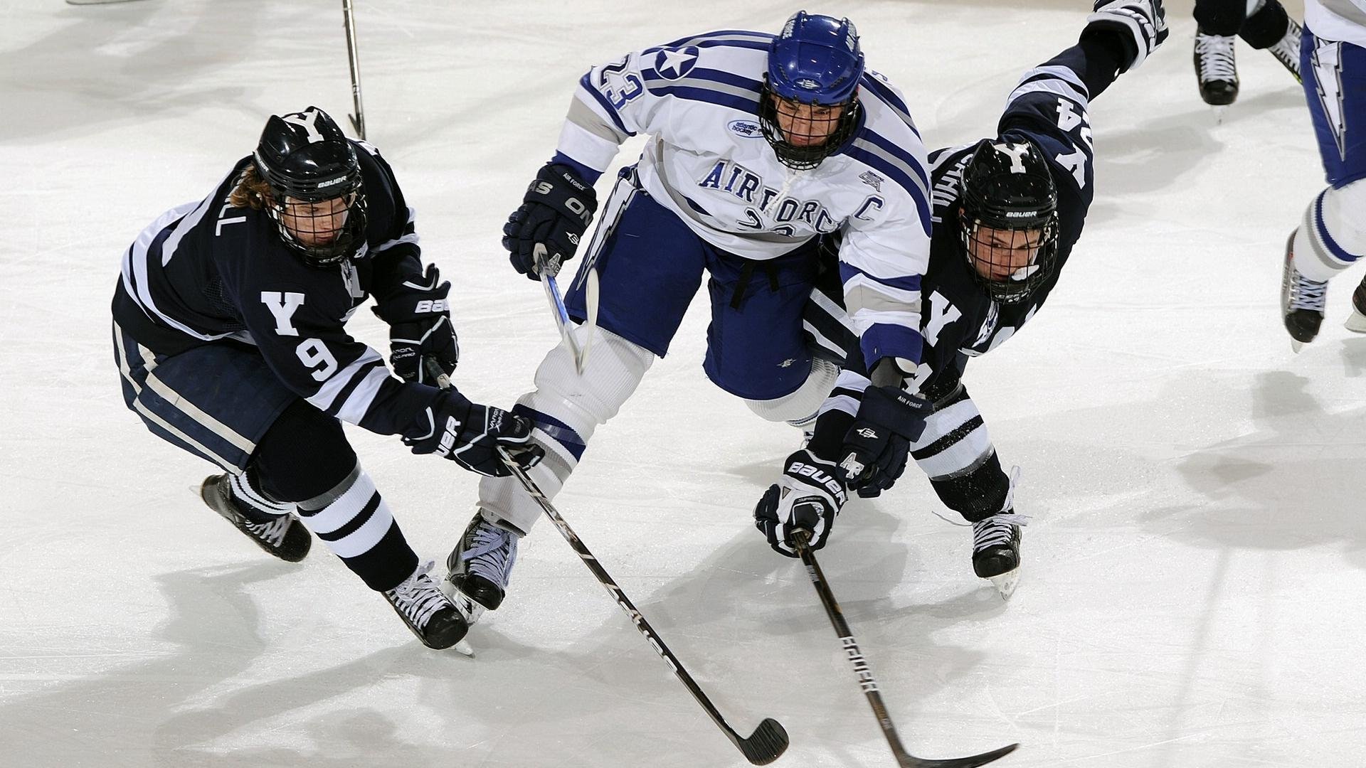 谷爱凌首次尝试冰壶运动乐在其中，谷爱凌2020比赛滑雪视频